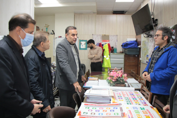 بازدید رئیس دانشگاه علوم پزشکی اراک از معاونت بهداشت/ارزیابی میدانی و تأکید بر آمادگی کامل در شرایط جنگی